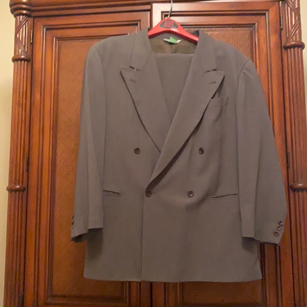 HUGO BOSS SUIT GREAT CONDITION!!! Designer!